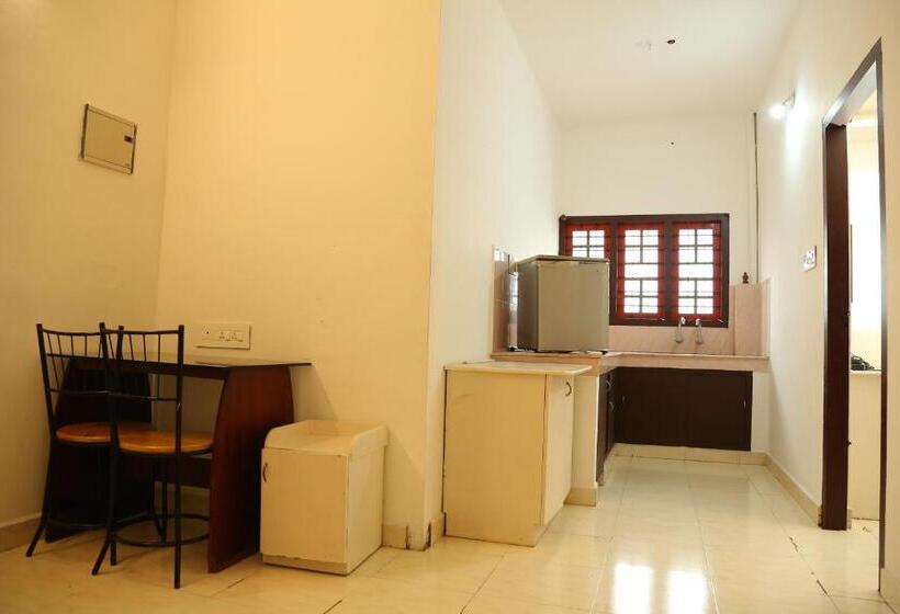 Hotelli Ritzy Village Residency