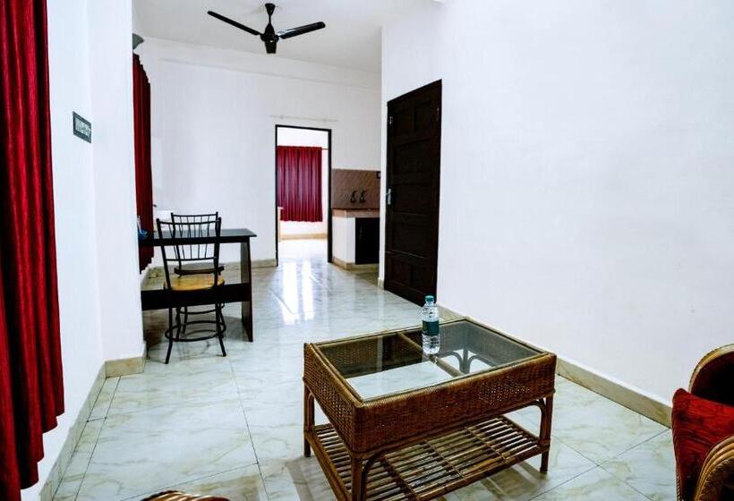 Hotelli Ritzy Village Residency