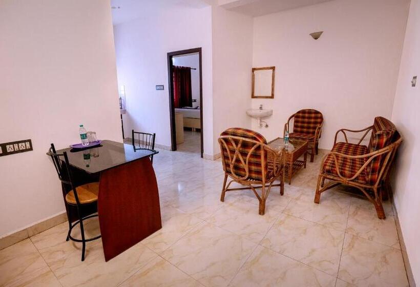 Hotelli Ritzy Village Residency