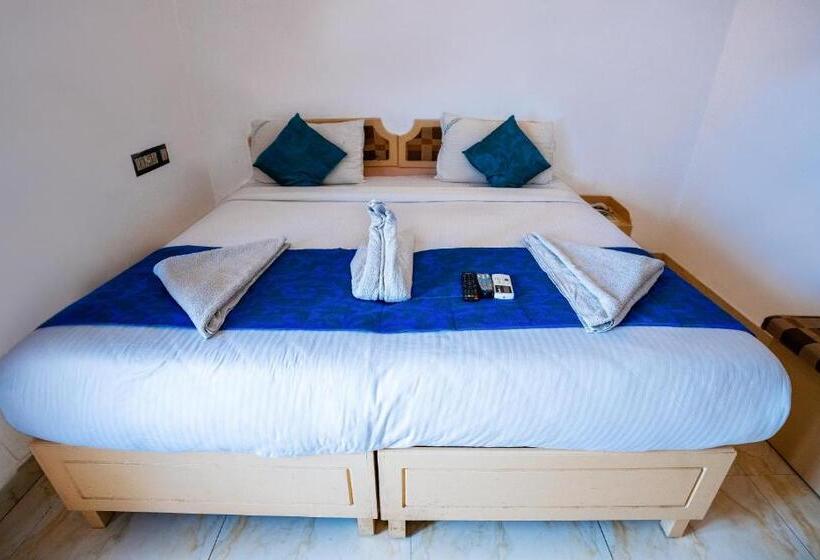 Hotelli Ritzy Village Residency