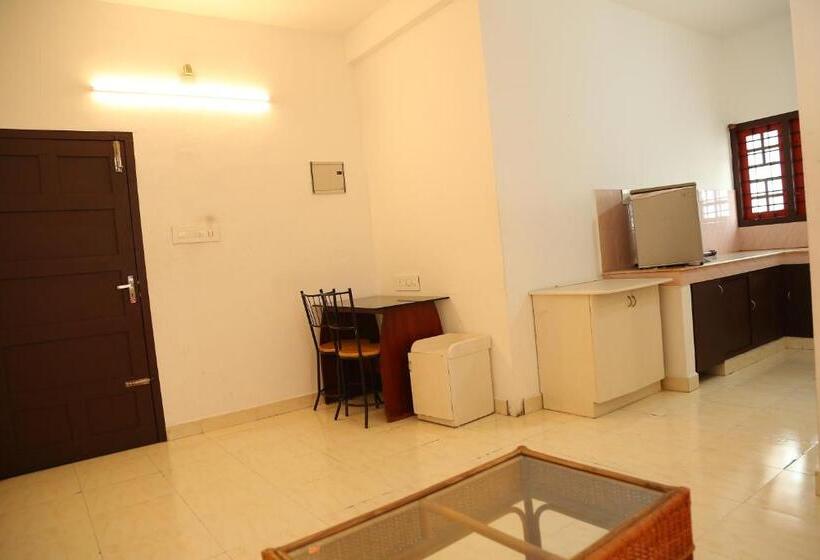 Hotelli Ritzy Village Residency