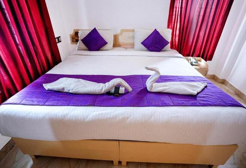 Hotelli Ritzy Village Residency