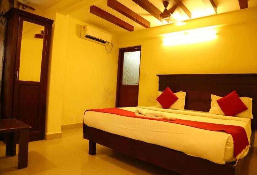 Hotelli Ritzy Village Residency