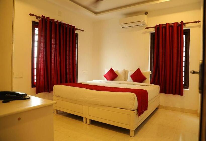 Hotelli Ritzy Village Residency