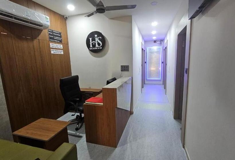 בית מלון כפרי Secure 247 Inn