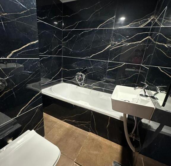 בית מלון כפרי Secure 247 Inn