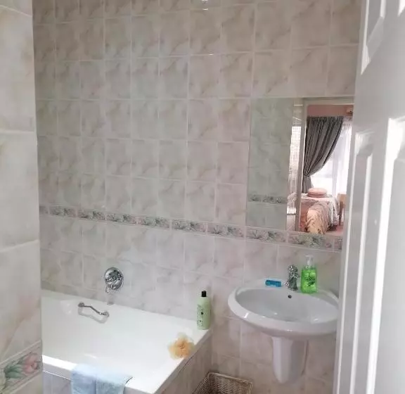 Majatalo Clivia Guesthouse