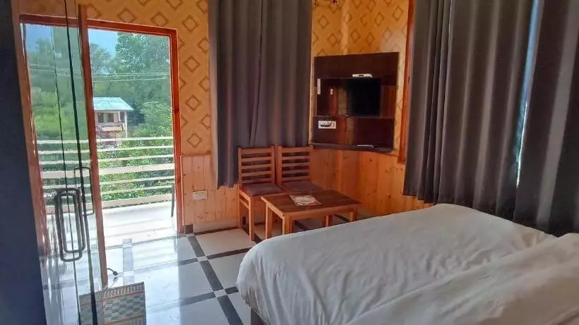 ペンション Trans River Guest House And Restaurant