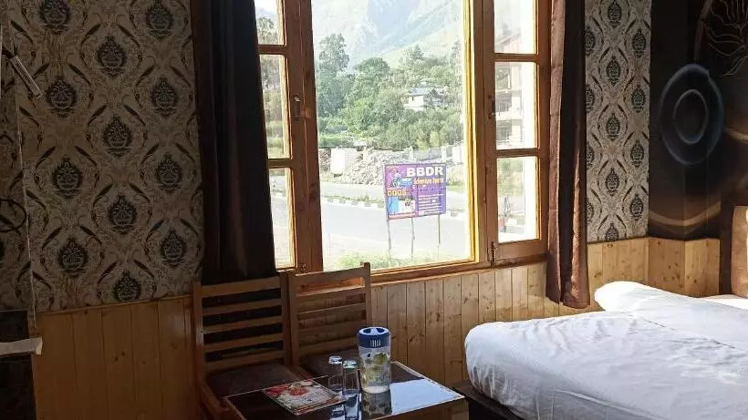 ペンション Trans River Guest House And Restaurant