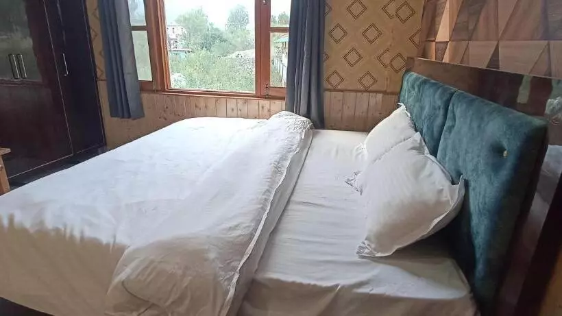 ペンション Trans River Guest House And Restaurant
