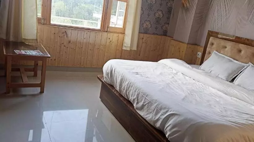 ペンション Trans River Guest House And Restaurant