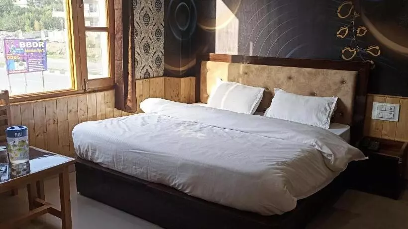 ペンション Trans River Guest House And Restaurant