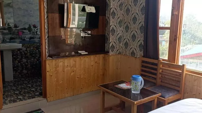 ペンション Trans River Guest House And Restaurant