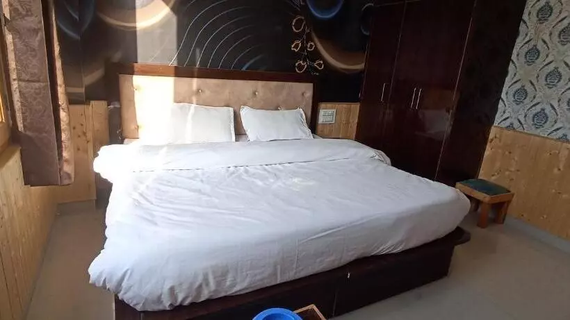 ペンション Trans River Guest House And Restaurant
