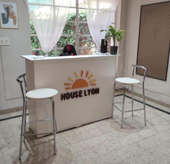 Bed & Breakfast Houselyon