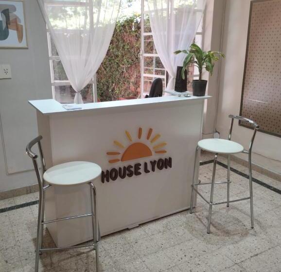 Bed & Breakfast Houselyon