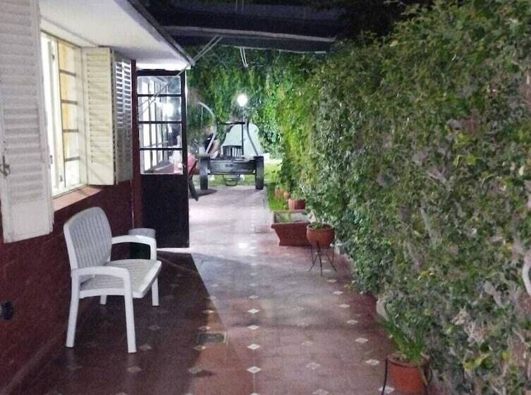 Bed & Breakfast Houselyon