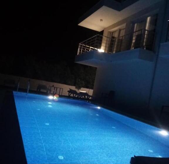 Dalgiç Sui̇t Pool Club