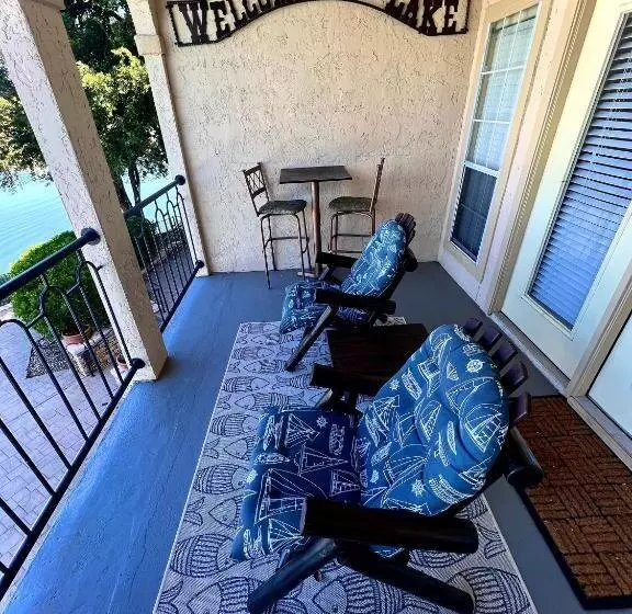 Lake Travis Stunning Waterfront, Sunset & Pool Views, Pet Friendly, Boat Ramp, Lago Vista, Texas