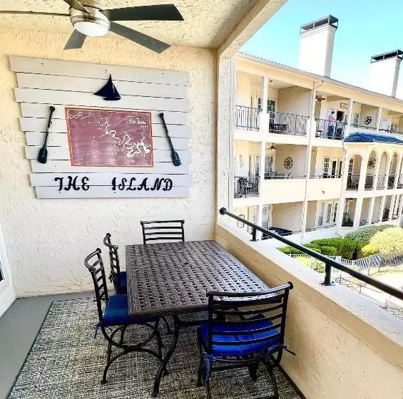 Lake Travis Stunning Waterfront, Sunset & Pool Views, Pet Friendly, Boat Ramp, Lago Vista, Texas