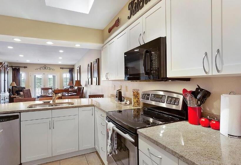 Lake Travis Stunning Waterfront, Sunset & Pool Views, Pet Friendly, Boat Ramp, Lago Vista, Texas