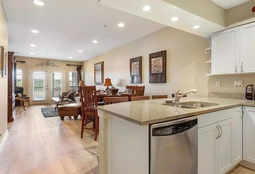 Lake Travis Stunning Waterfront, Sunset & Pool Views, Pet Friendly, Boat Ramp, Lago Vista, Texas