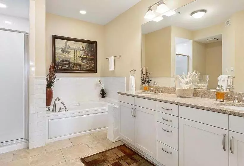 Lake Travis Stunning Waterfront, Sunset & Pool Views, Pet Friendly, Boat Ramp, Lago Vista, Texas