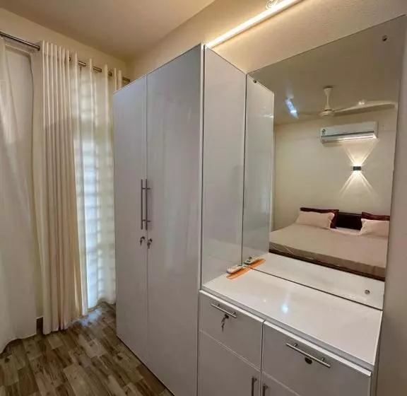 Santa Maria Hostel Munroe Island