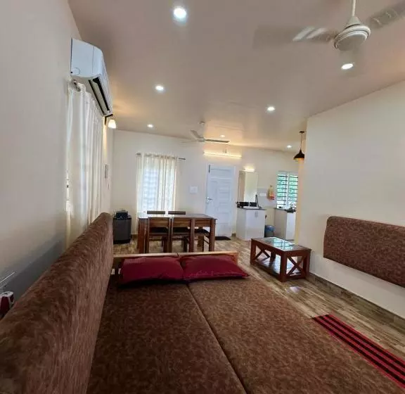 Santa Maria Hostel Munroe Island