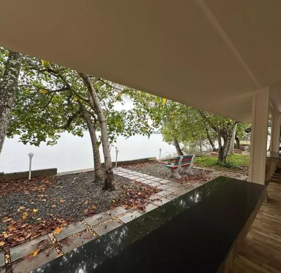 Santa Maria Hostel Munroe Island