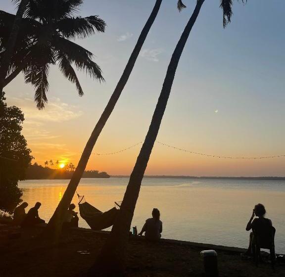 Santa Maria Hostel Munroe Island