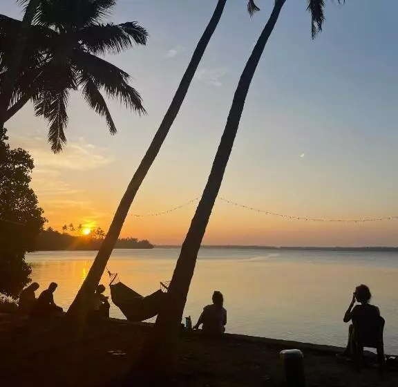 Santa Maria Hostel Munroe Island