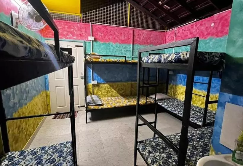 Santa Maria Hostel Munroe Island