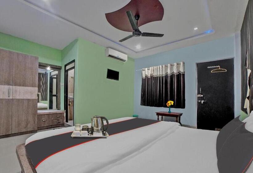 Collection O 93200 Hotel Reasturent