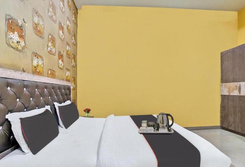 Collection O 93200 Hotel Reasturent