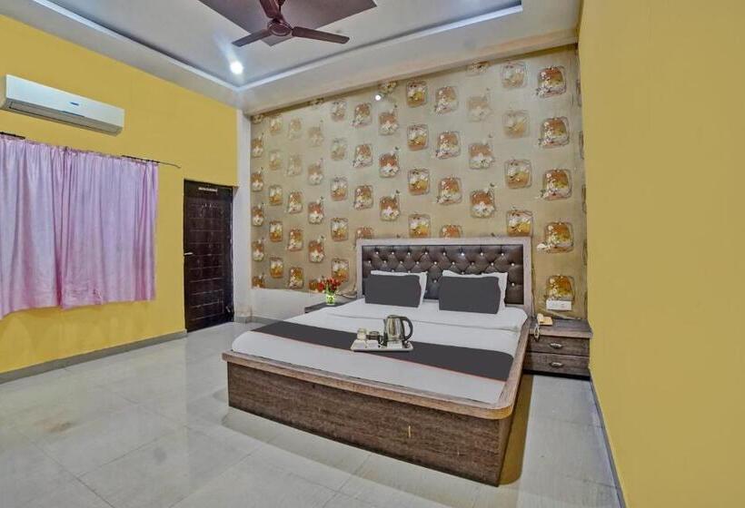 Collection O 93200 Hotel Reasturent