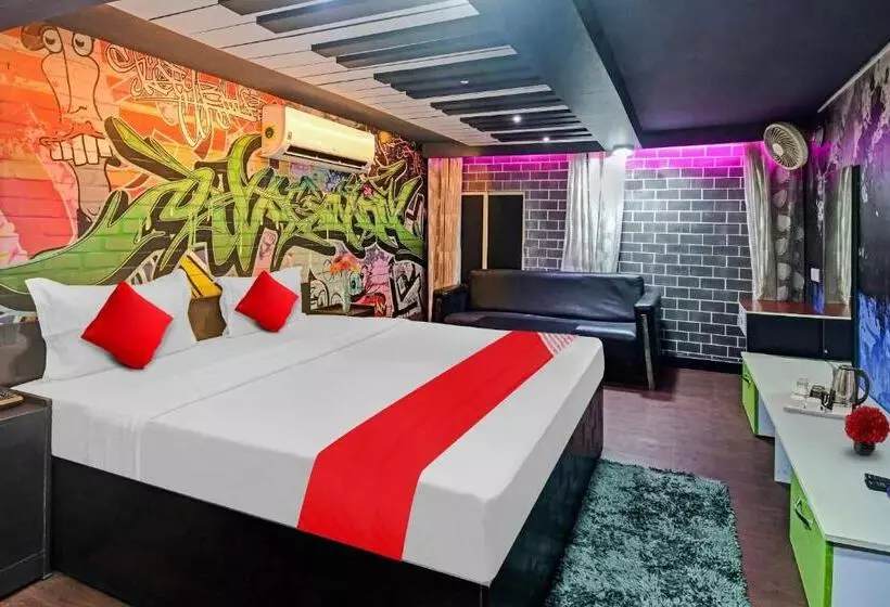 Flagship Hotel Greenmoods