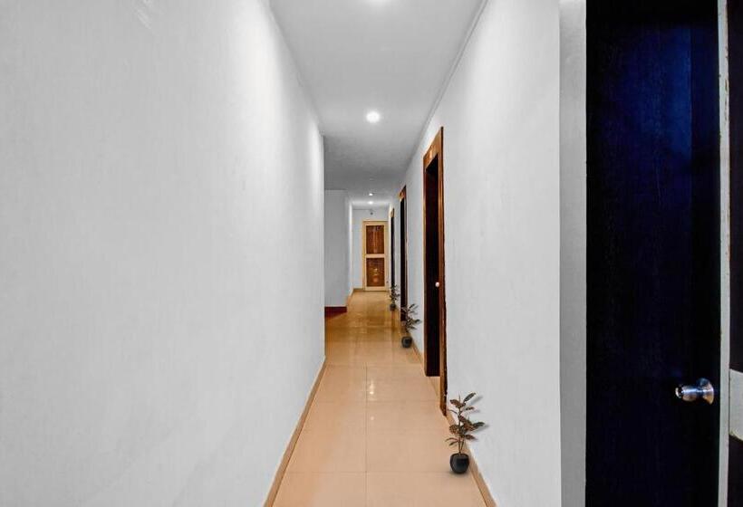 Flagship Hotel Greenmoods