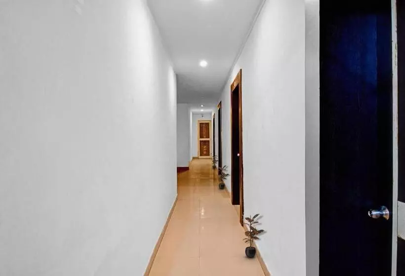 Flagship Hotel Greenmoods