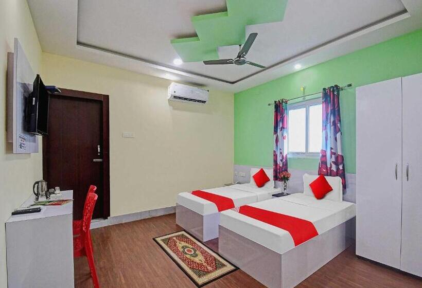 Flagship Hotel Greenmoods