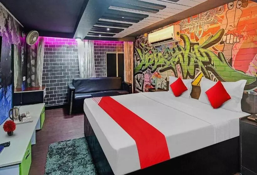 Flagship Hotel Greenmoods