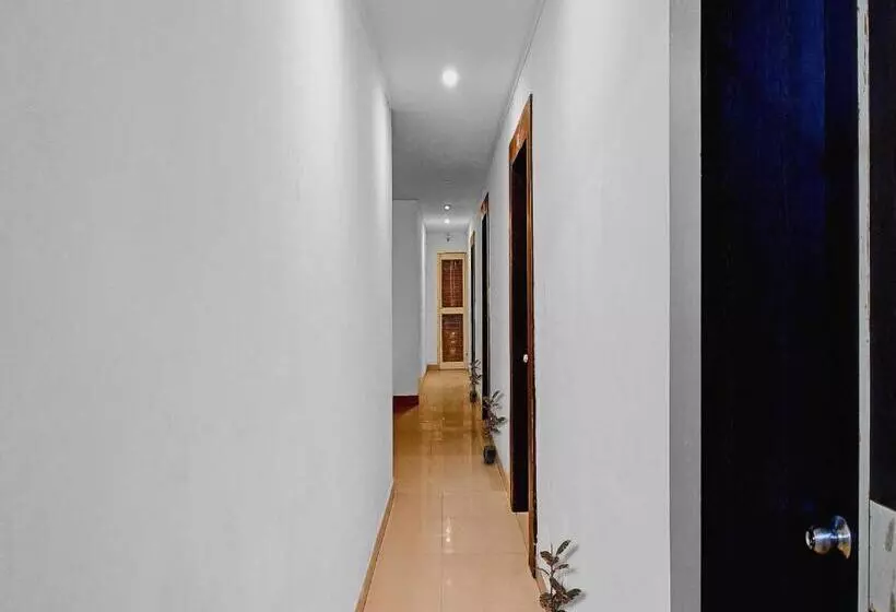 Flagship Hotel Greenmoods