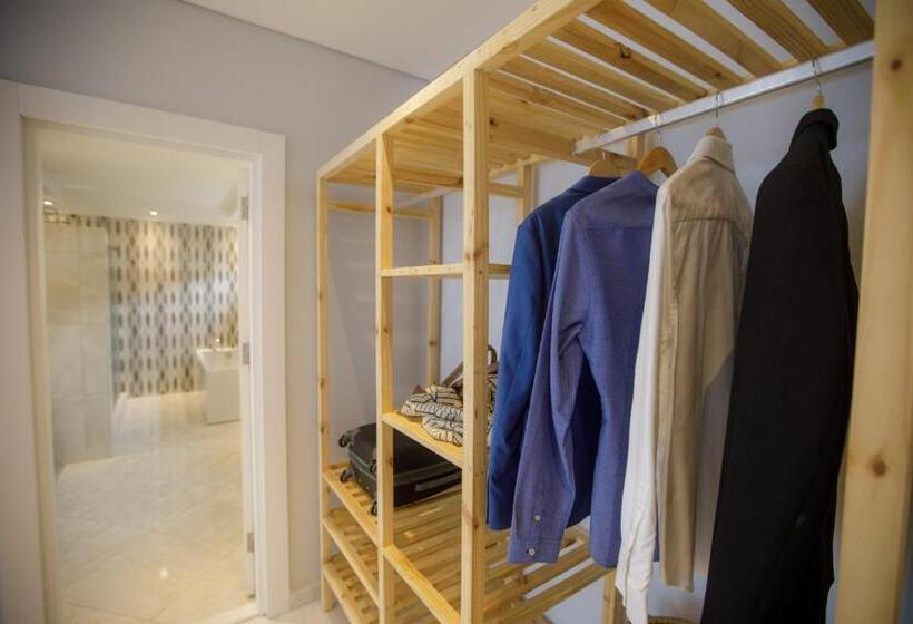 Отель Cowork Lab Suites