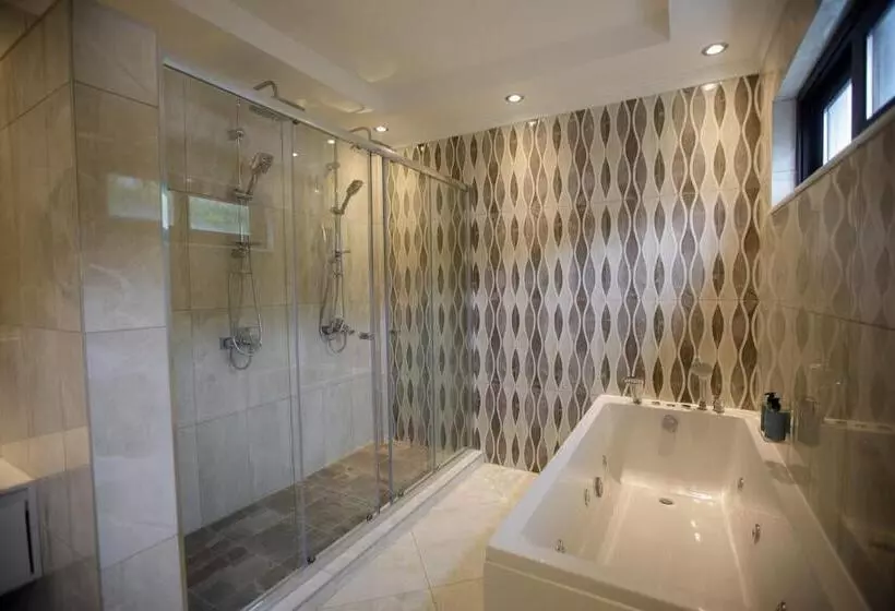 هتل Cowork Lab Suites