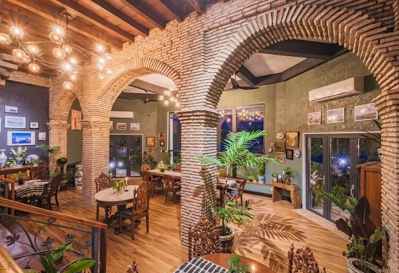 Hotelli Nuuk Taal Lake