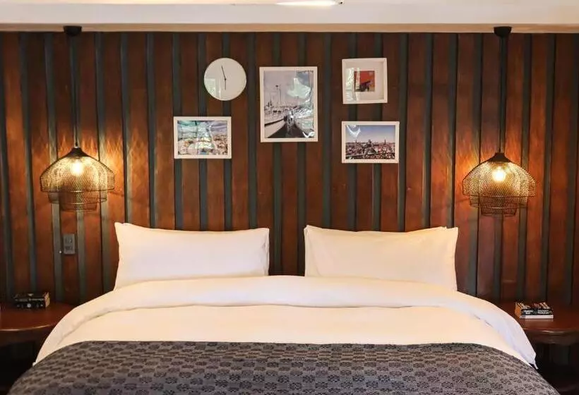 Hotelli Nuuk Taal Lake