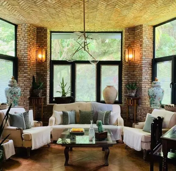 Hotelli Nuuk Taal Lake