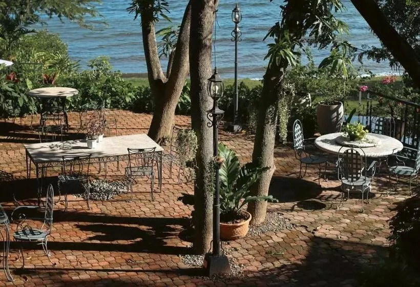 Hotelli Nuuk Taal Lake