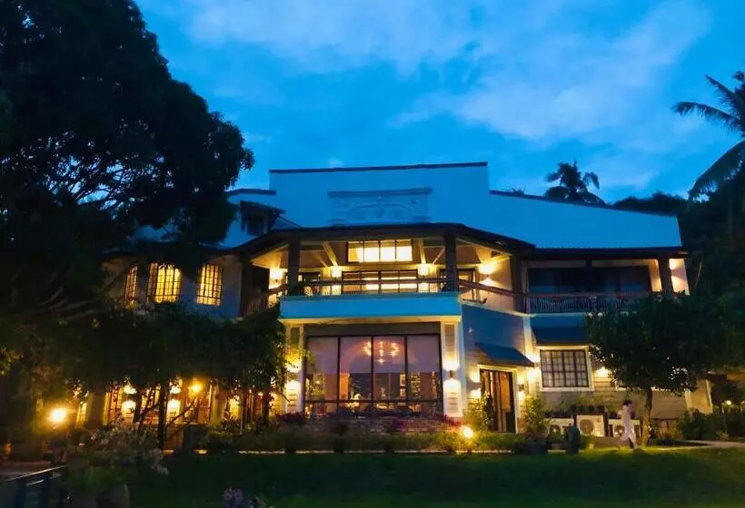 Hotelli Nuuk Taal Lake