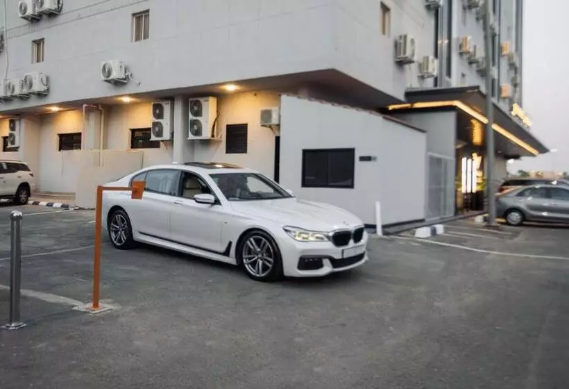 Skyline Hotel & Suites